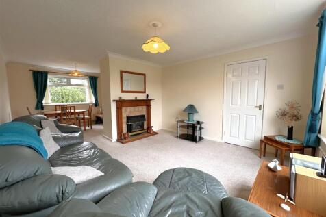 Lounge Through To Dining Room 254