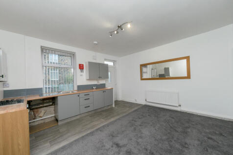 Wensleydale Parade, BATLEY, WF17 8NR photo 4