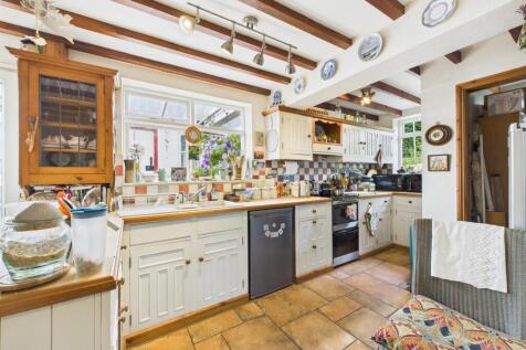 Open plan kitchen/dining/living area: