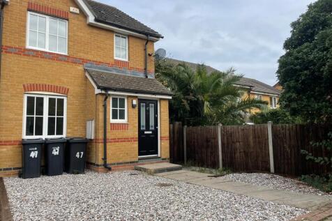 Karina Close, Chigwell, Redbridge photo 4