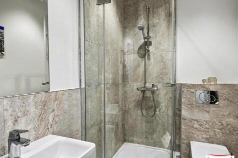 SHOWER ROOM/WC