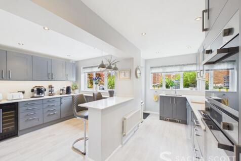 Kitchen / Breakfast Area