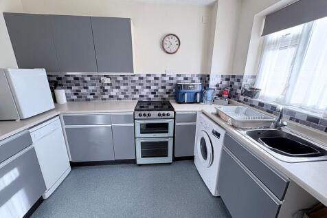 Meadow Close, Chippenham photo 4