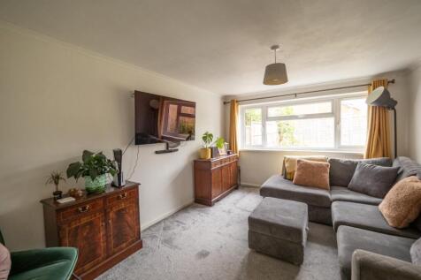 91 Parkland Av-13.jpg