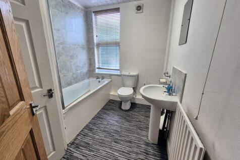 Hall Grove, Leeds photo 4