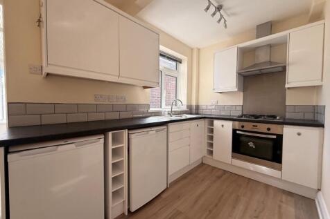 Roselands Gardens, Southampton, Hampshire, SO17 photo 3