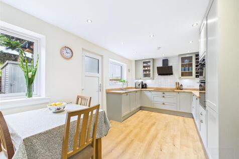 Kitchen / Dining