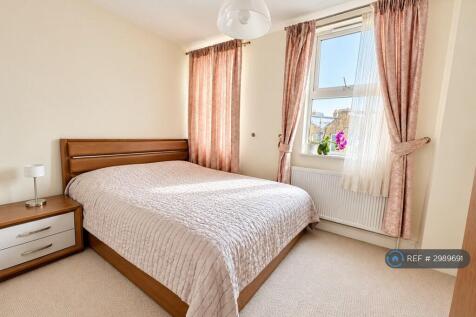 Master Bedroom With Ensuite Wc
