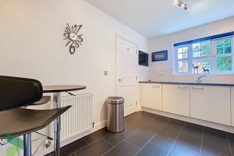 Fitted Dining Kit...