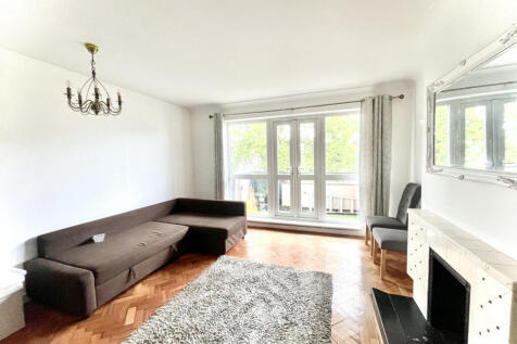 An Extremely Spacious Three Bedroom Flat in Palme
