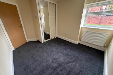 2 elms bedroom.jpg