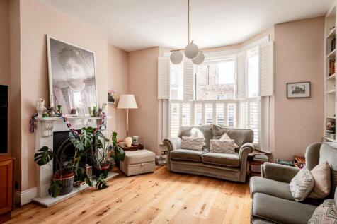 Askew Crescent-1.jpg