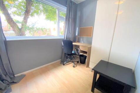 4 Bedroom Student Home - 3 Teddington Close photo 5