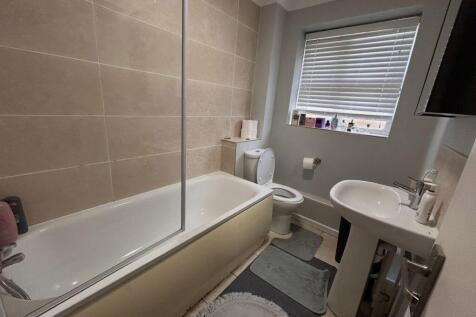 745 - 749 Dunstable Road, Beds photo 5