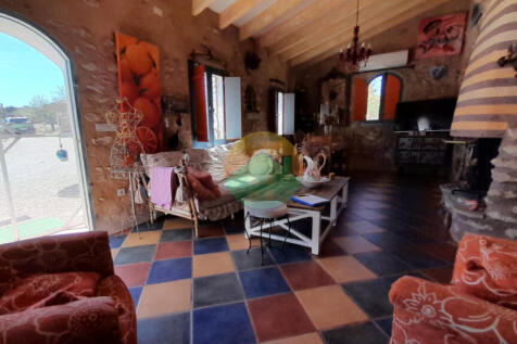 4 Bedroom Country house For Sale-TOT23-26