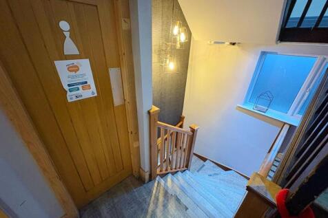 Commercial Property to rent Image 6
