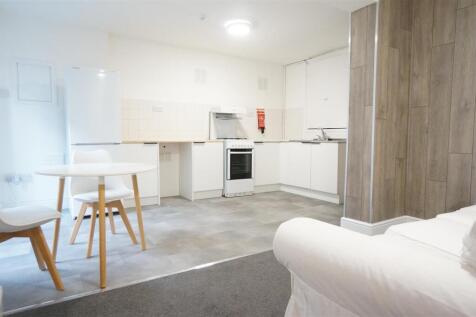 lounge to kitchen .JPG