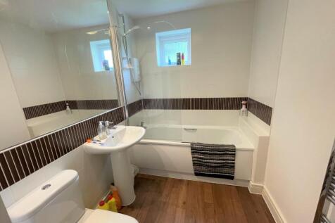 Family Bathroom Downstairs.jpeg