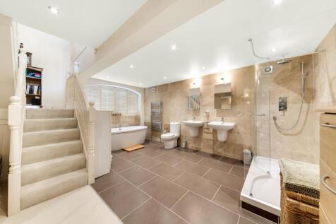 EN-SUITE TO BEDROOM ONE