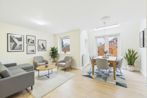 Open Plan Living (Virtually Furnished)