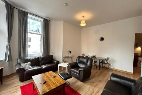 Renfield Street, City Centre photo 3
