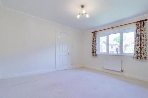 New Park Road, Cranleigh photo 4