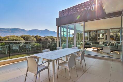 Upstairs entertainment patio