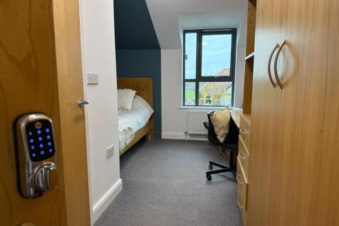 Longdales Lodge Bed 4.jpeg