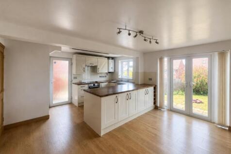 5 The Cresent - Kitchendining room.jpg
