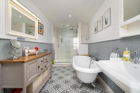 1440px-Elm Farm H...