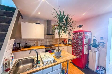 Bremer Road, Staines-Upon-Thames, Middlesex, TW18 photo 4