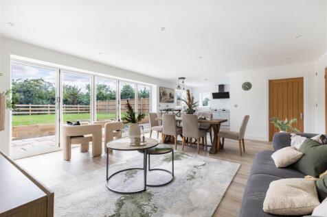 Living/Dining Areas