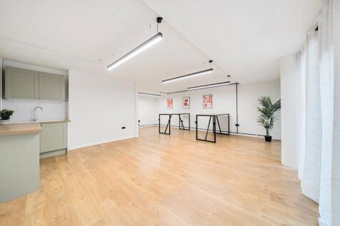 1300527186839fe5a9f79eARW 3.jpg