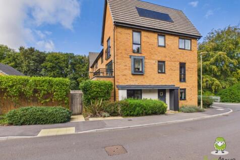 EweMove Estate Agents Basingstoke - Divot Way