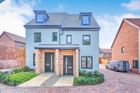 3-bed semi-detached on Bull Close, Bishop's Stortford, CM23, £2,150/mo