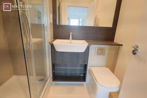EN-SUITE SHOWER ROOM
