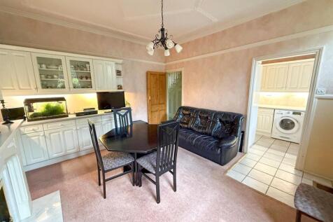 4 bed mid-terrace property, Silsden 7