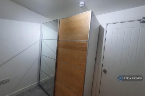 Ruxley Close, Epsom, KT19 photo 3