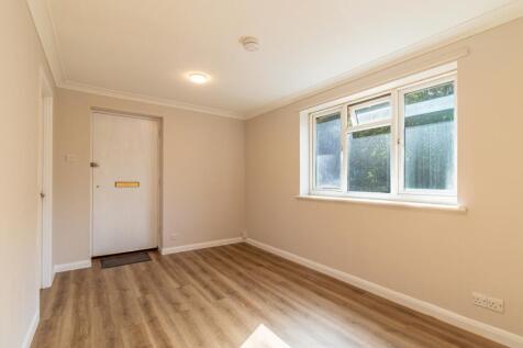 Salisbury Close, Alton, Hampshire, GU34 photo 3