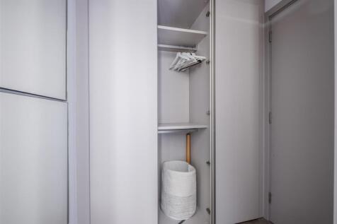 wardrobe .jpg