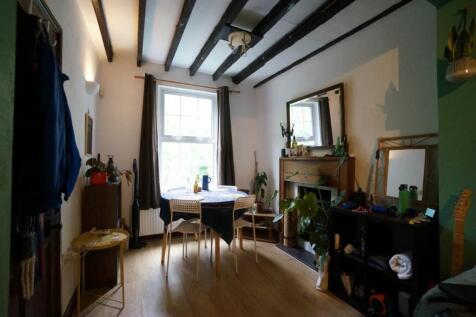 2-bed house on 16, The Crescent, Bangor, £529/mo