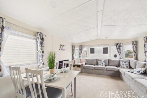 Open plan dining and lounge area in Delta Wadhurst