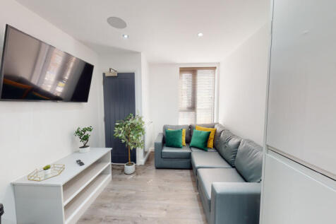 3 Bedroom Flat in L15 0AA