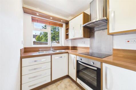 Tilgate, Crawley, RH10 photo 4
