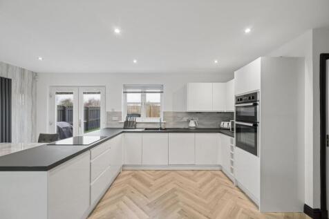 Kitchen/ Dining Area