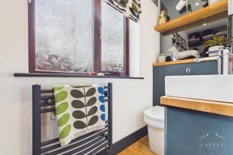GUEST CLOAKROOM