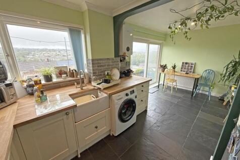 Cockington Walk 14 - Kitchen Dining Room Front...j