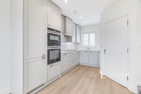 Nightingale Terrace, Linden Road, KT22 photo 4