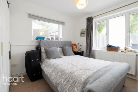 Garland Way, CATERHAM photo 3