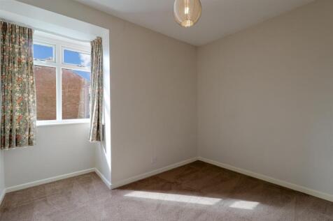 4-bed-house-prestbury (10).jpg